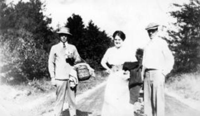 Begain courting/dating Bess Wallace