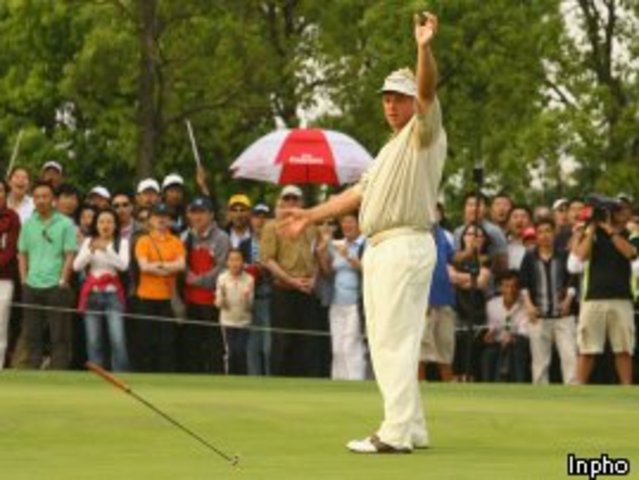 Darren Clarke won the BMW Asian Open by a single stroke