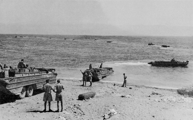 British 8th army lands in Messina (South Italy)