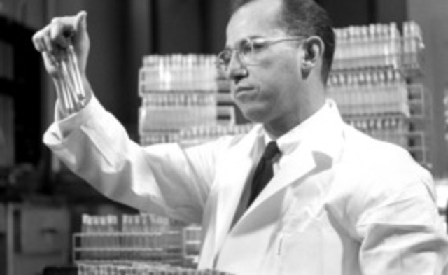 First vaccine for polio is licensed by Jonas Salk