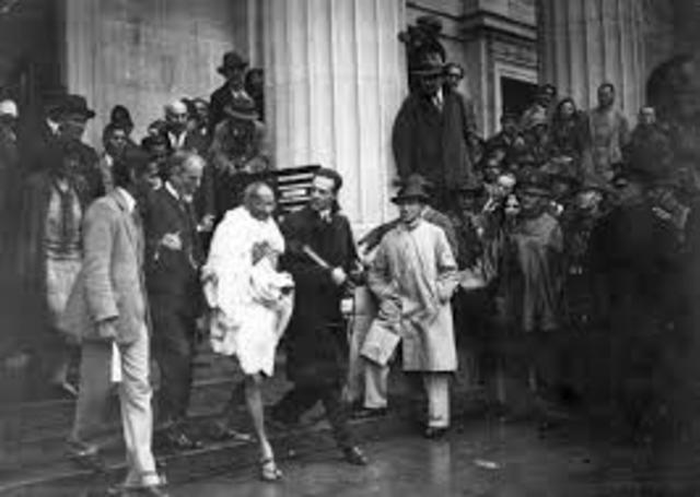 Gandhi Arrives to Bombay