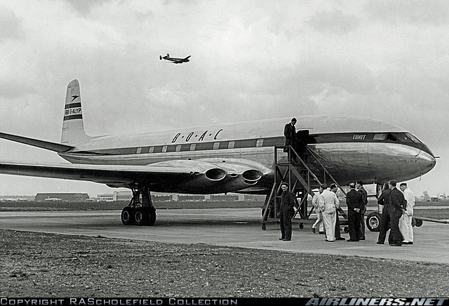 Primer Vuelo Comercial