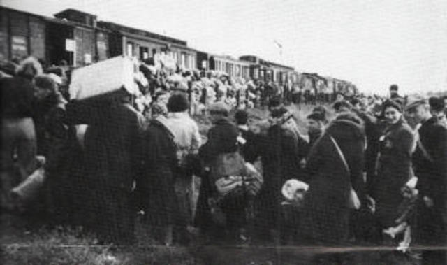 987 Dutch Jewish transported to Auschwitz Concentration Camp