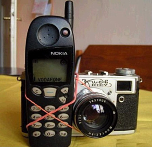 First modern camera phone is made