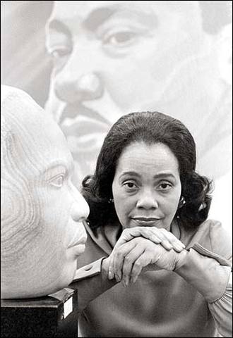 Coretta Scott Kings dies
