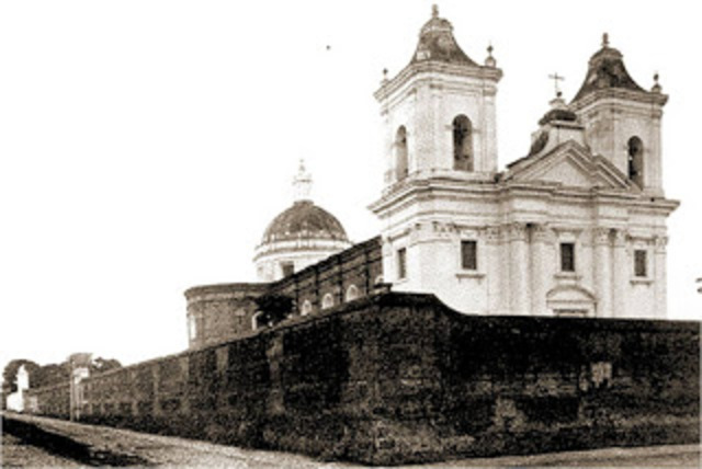 Nace en Guatemala, en el barrio de La Parroquia Vieja.