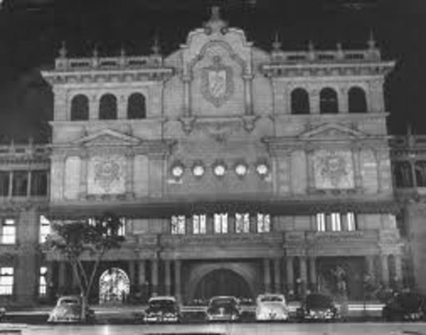 La familia Asturias retorna a la Ciudad de Guatemala