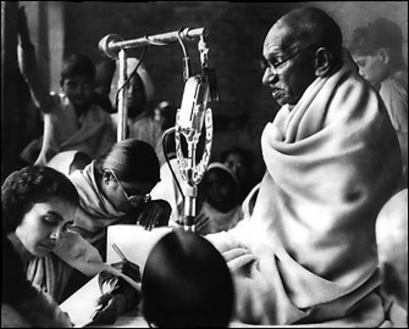 Gandhi asks South Africans refuse to comply with the Transvaal Asiatic Registration Act