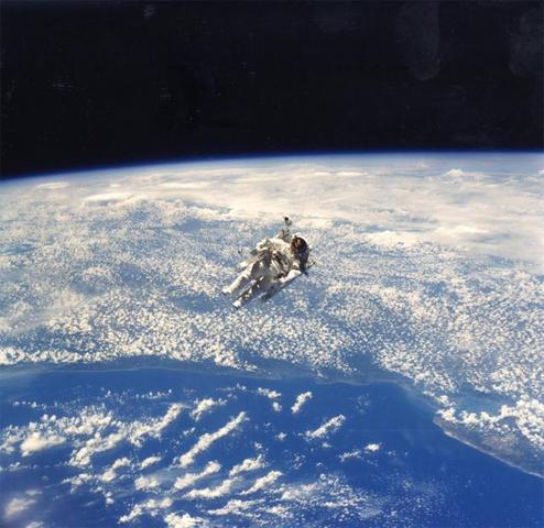 Bruce McCandless and Colonel Robert Stewart become first astrounauts to fly free in orbit.