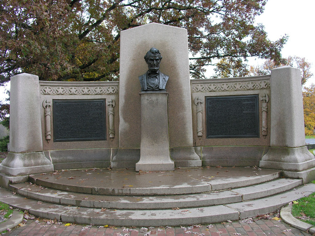 Delivers Gettsburg Address