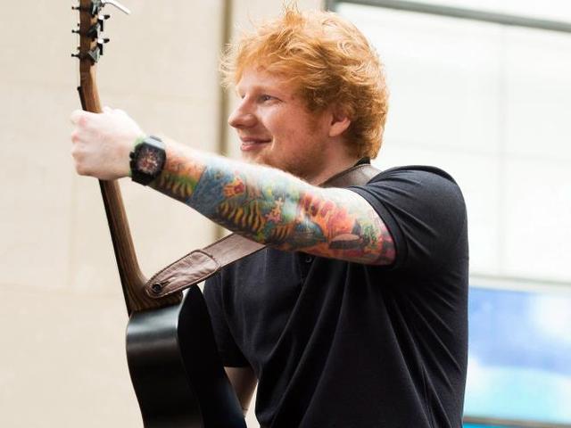 J'aurai trois tatouages et neuf piercings.