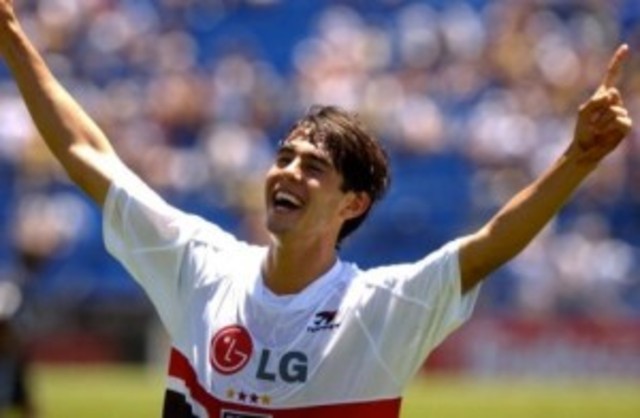 debutó en el fútbol profesional a los 18