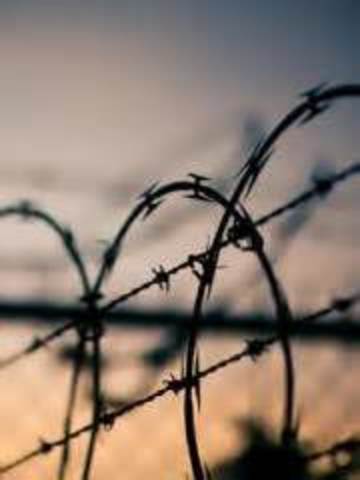Rowell Hodge patents barbed wire