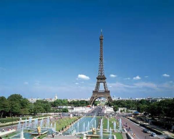 The Allies take over Paris