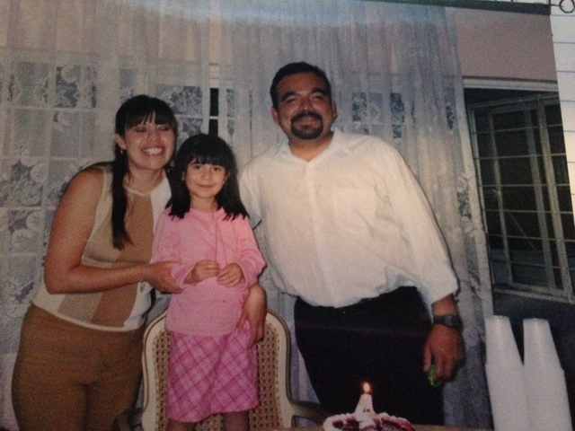 Celebrating my 4 year old with mi Parents, Alenia and Oscar.