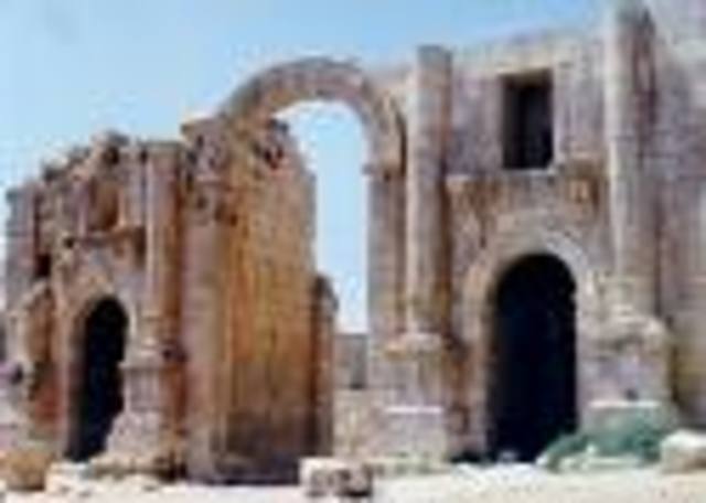 Magister Kless iter faciebat per Viam Appiam et volebat avenere ad urbem celeriter.