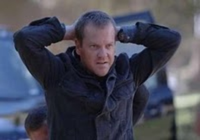 Iacobus Bauer non potest ascendere in raedam alteram.