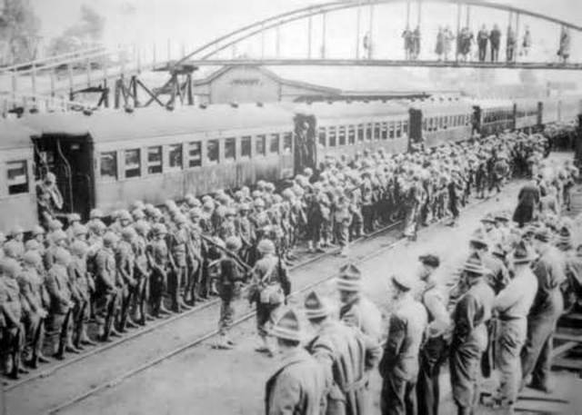 US troops begin to arrive in Britain