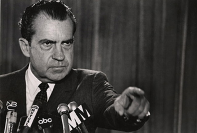 Nixn tells America, 'I am not a crook'