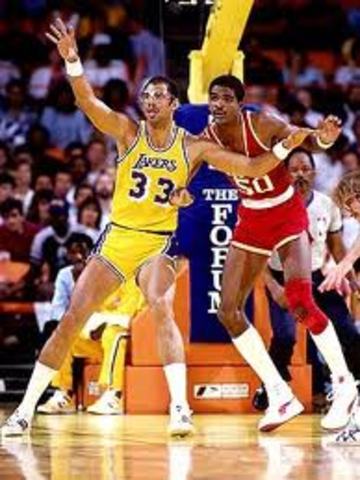 Sampson Stuns the Lakers