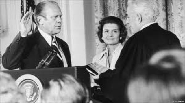 Nixon resigns, Ford sworn in