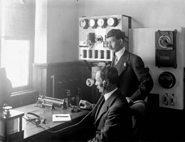 Πρώτες ραδιοφωνικές εκπομπές