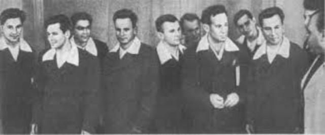 Гагарин написал рапорт, с просьбой о зачислении его в группу кандидатов в космонавты