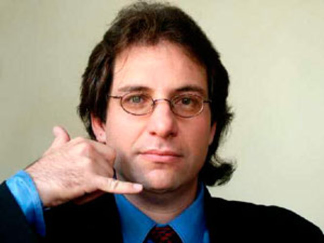 Kevin Mitnick - "fantasma de los cables"