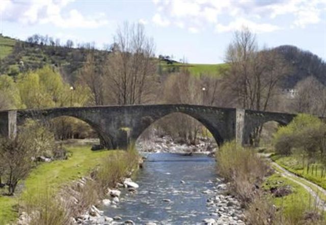 Manifestanti e volontari pontremolesi