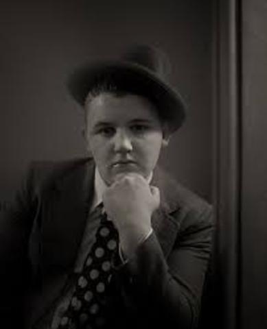 Capone's gang activity begns