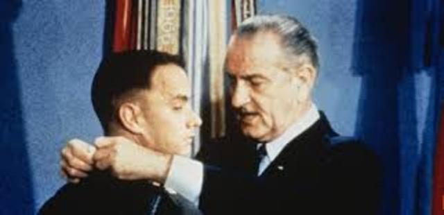 Forrest recieves medeal of honor