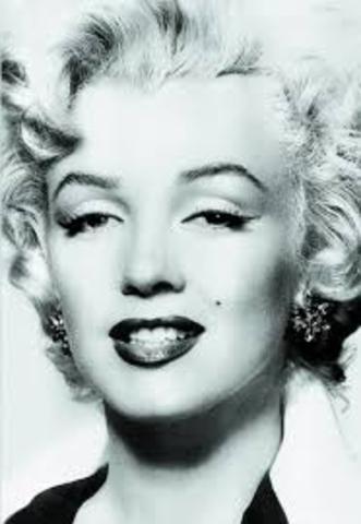Marilyn Monroe dies