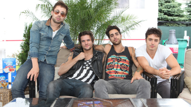 Conocí a Junior Doctor y Boys Like Girls el once de diciembre, dos mil doce.