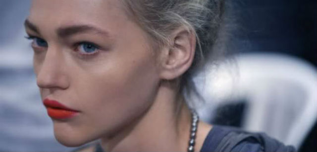 Beauty Retrospective: The Natural 90s