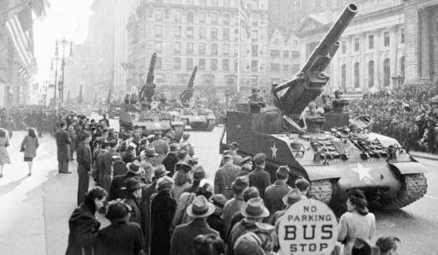 Feestelijke intocht van de divisie in New York na het einde van de Tweede Wereldoorlog.