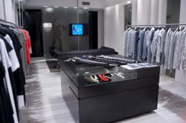 Se abre la primera tienda en Bucaramanga.