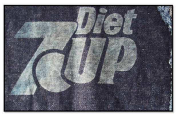 Dibujo claro con fondos oscuros