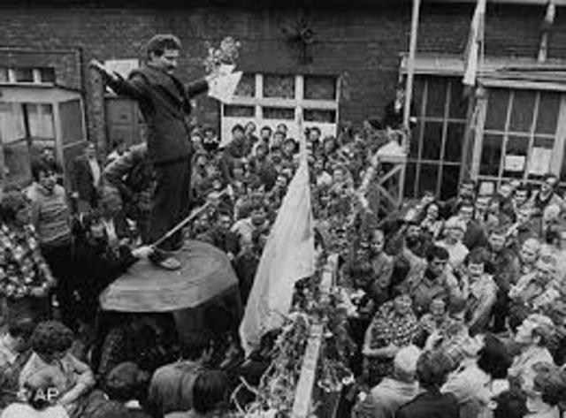 Solidarity forms the first post-war non-Communist government in Poland