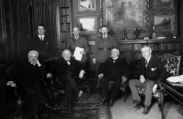 Cultural: Versailles Conference opened