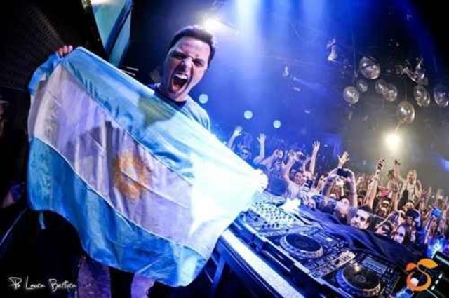 Markus Schulz - Mandarine Tent