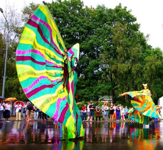 Парад уличных театров