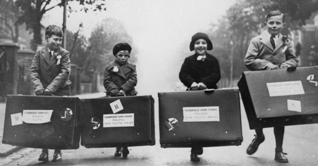 1905 Over 390000 Residents Arrive (Immigrant)