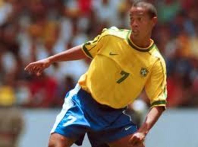 Debuta con la selección Brasileña