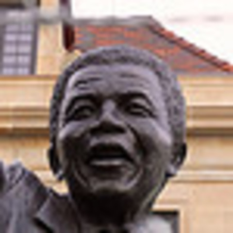 Muere el padre de Nelson Mandela