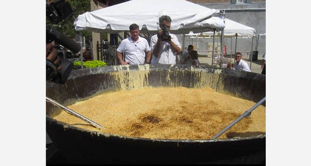 The world's biggest bowl of mac and cheese