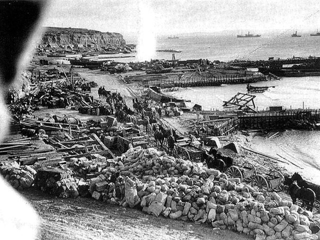 world war l:The allies begin to evacuate Gallipoli