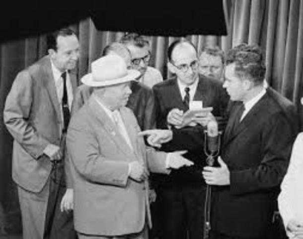 kitchen debate between nixon and khrushchev