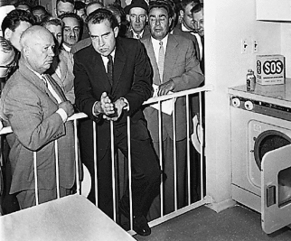 COLD WAR : KITCHEN DEBATE