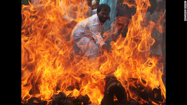 Burns and boycotts british textiles