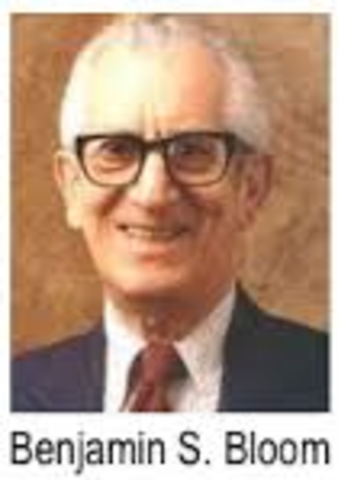 1956/ Benjamín BloomClasifica los objetivos de aprendizaje dentro de la educación.